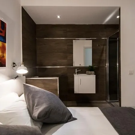 Modern Gem Opposite Mercury Towers 103 Apartament *