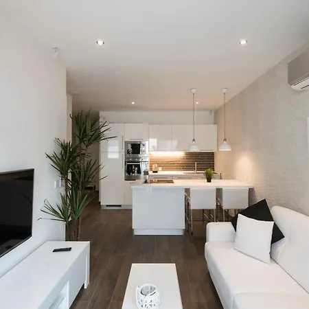 Apartment Modern Gem Opposite Mercury Towers 103 *