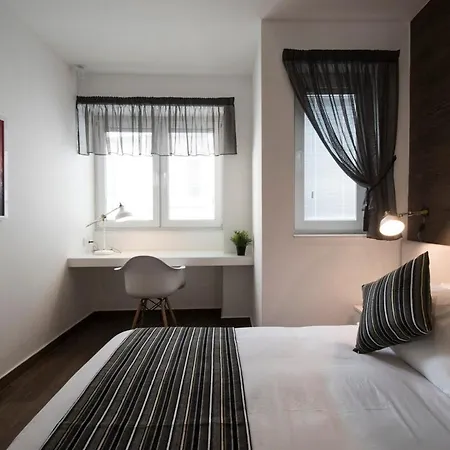 Διαμέρισμα Modern Gem Opposite Mercury Towers 103 *
